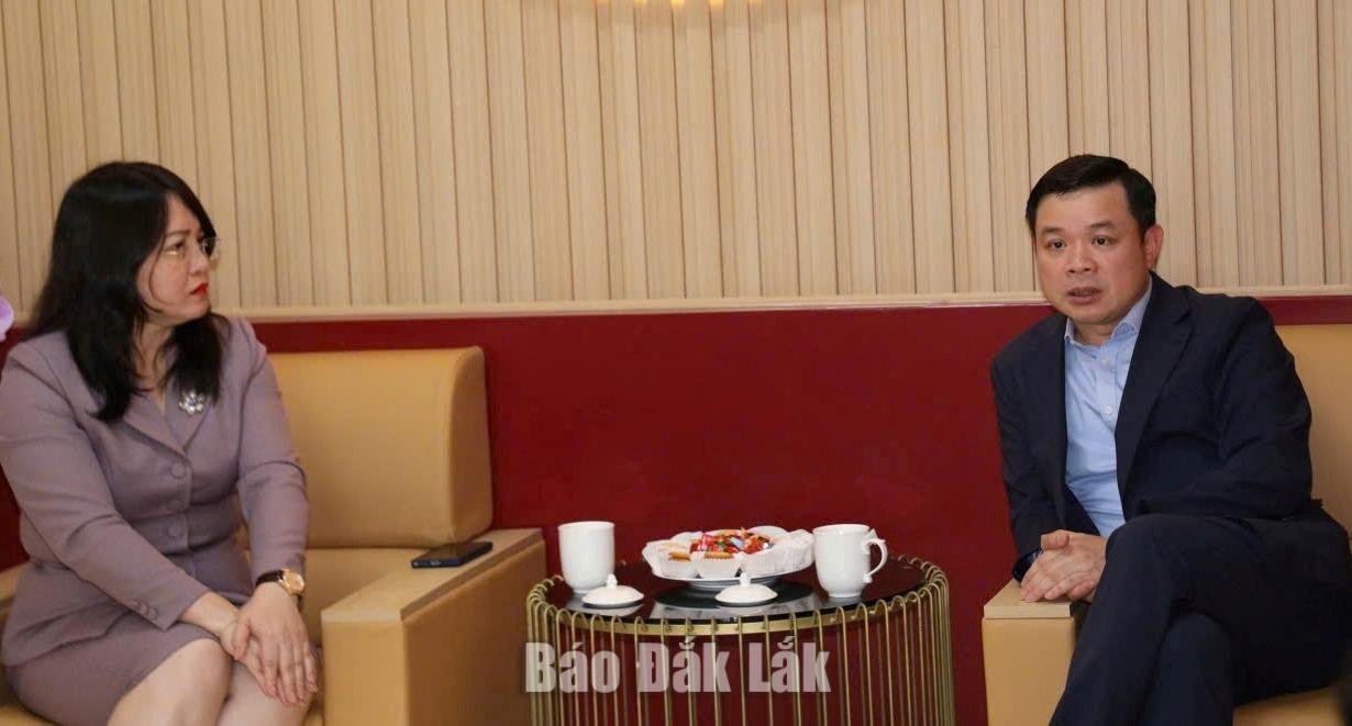 Ủy viên dự khuyết Ban Chấp hành Trung ương Đảng, Phó Bí thư Tỉnh ủy Đỗ Hữu Huy đề nghị Báo và Phát thanh, Truyền hình Đắk Lắk đẩy mạnh chuyển đổi số báo chí. Ảnh: Thế Hùng