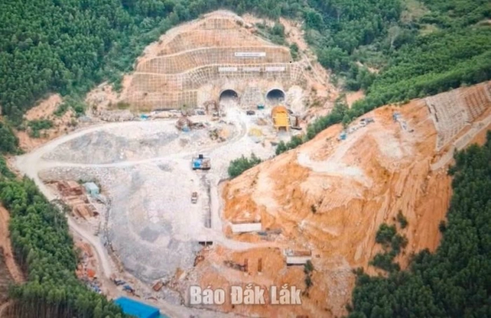 Striving to achieve a technical opening of Component Project 2 of Khanh Hoa - Buon Ma Thuot Expressway in May 2026