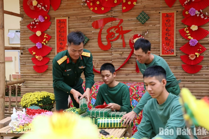 Doanh trại khoác áo mới đón Xuân