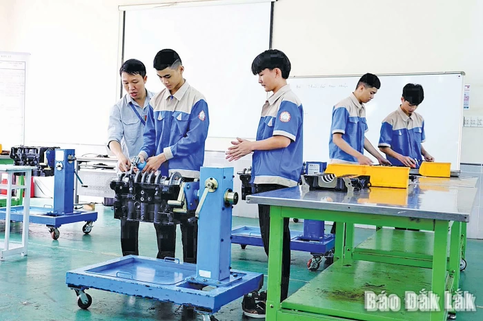 Trường Cao đẳng Đắk Lắk: Ðổi mới đào tạo, mở rộng cơ hội 
học tập và việc làm cho người học