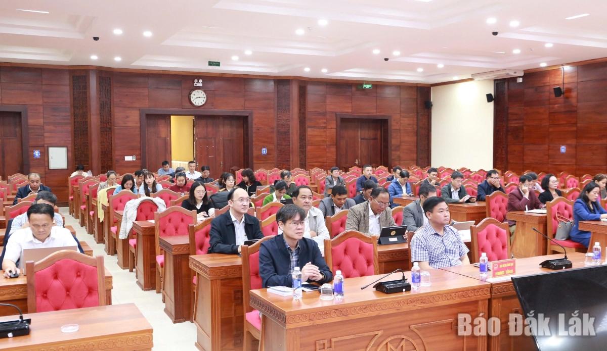 Đại biểu tham dự tại điểm cầu Đắk Lắk.