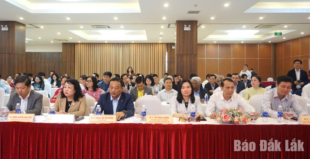 Các đại biểu tham dự buổi gặp mặt.