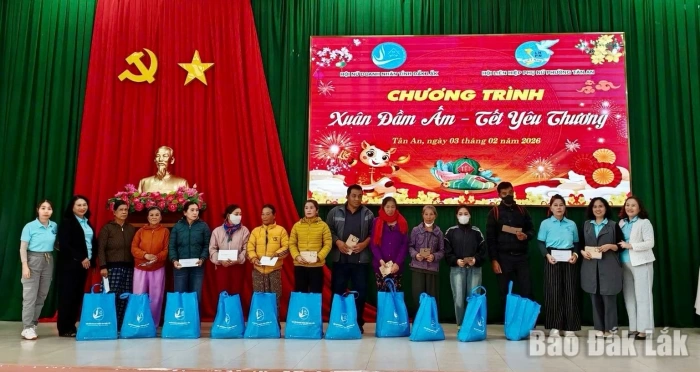 Hội Nữ doanh nhân tỉnh trao tặng gần 500 phần quà cho người khó khăn dịp Tết 2026