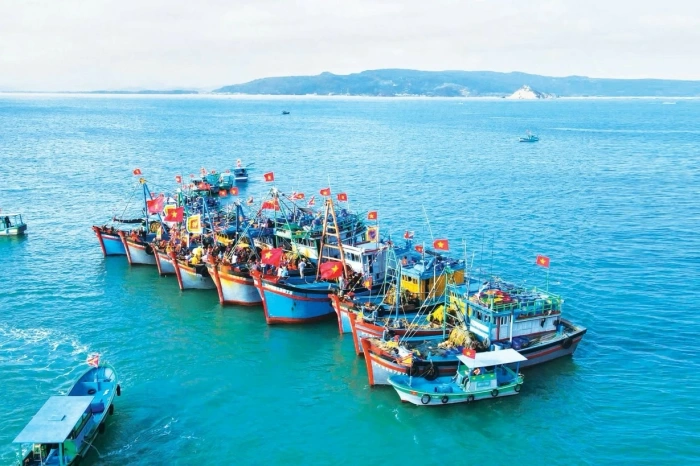 Spring knocks on the boat's door