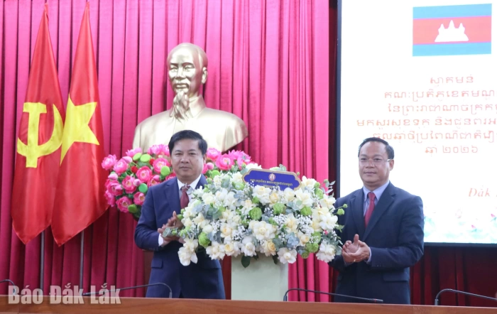 Bí thư Tỉnh ủy Lương Nguyễn Minh Triết tiếp Đoàn công tác tỉnh Mondulkiri thăm, chúc Tết