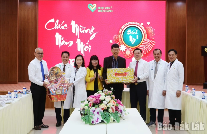 Lãnh đạo tỉnh thăm, chúc tết Bệnh viện đa khoa Thiện Hạnh