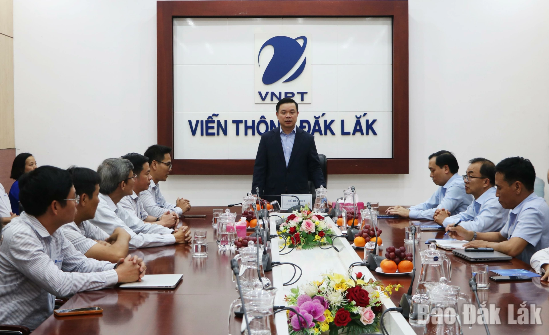 Ủy viên dự khuyết Ban Chấp hành Trung ương Đảng, Phó Bí thư Tỉnh ủy Đỗ Hữu Huy đề nghị VNPT Đắk Lắk tiếp tục phát huy nguồn lực, trí tuệ đẩy mạnh nghiên cứu các mô hình, giải pháp mới gắn với chuyển đổi số, đổi mới sáng tạo để phục vụ hiệu quả công tác quản lý, điều hành của tỉnh.