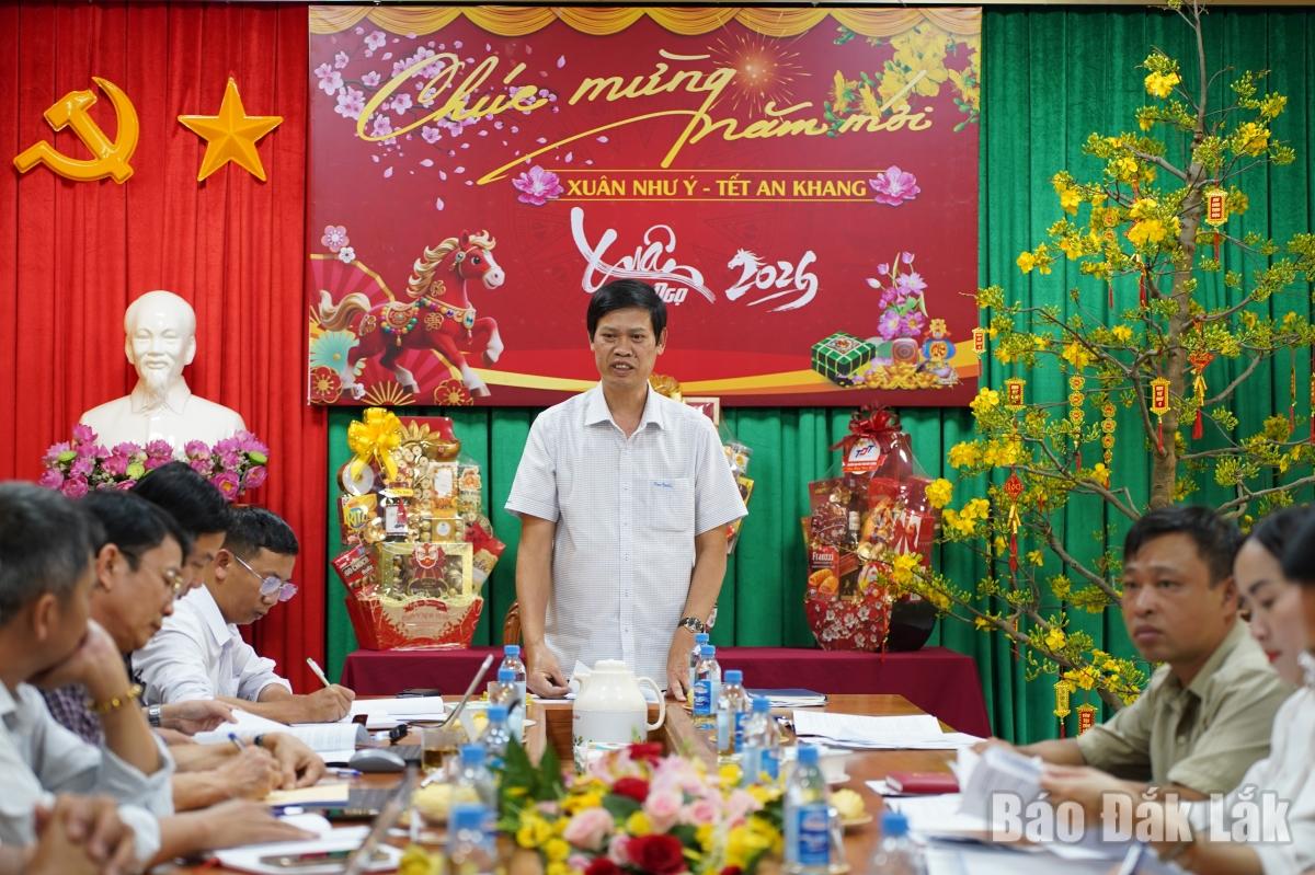 Đồng chí Lê Văn Thành, Tỉnh ủy viên, Phó Chủ tịch Ủy ban MTTQ Việt Nam tỉnh, Chủ tịch Liên đoàn Lao động tỉnh, Trưởng Ban Bầu cử số 12 phát biểu kết luận.