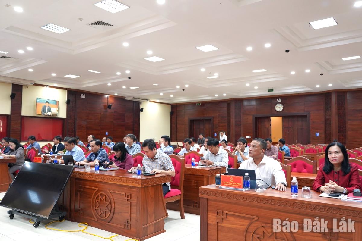 Các đại biểu tỉnh Đắk Lắk dự hội nghị trực tuyến.