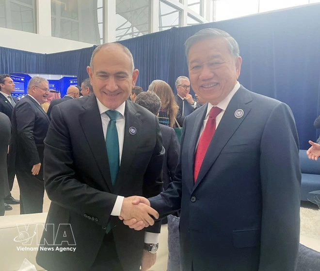 Party General Secretary To Lam (R) meets with foreign leaders on the sidelines of the inaugural meeting of the Gaza Board of Peace in Washington D.C. on February 19 morning (local time). (Photo: VNA)