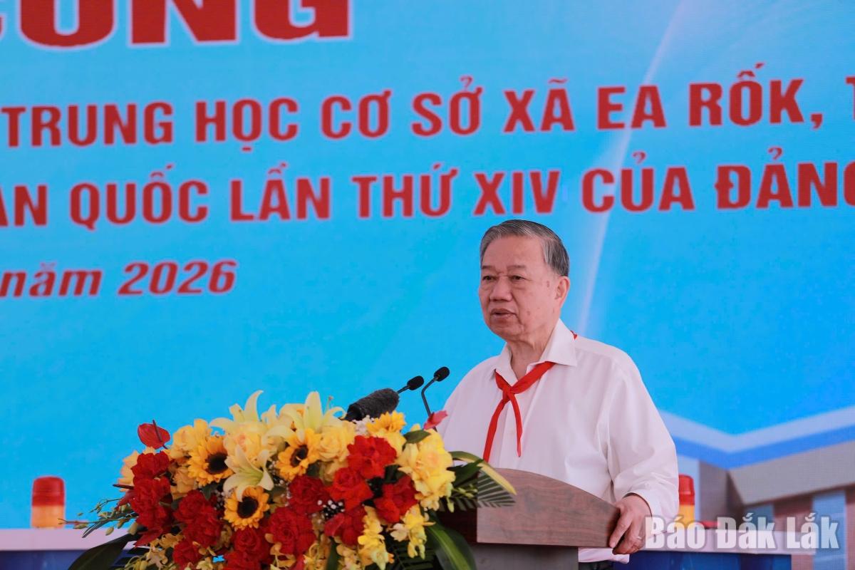 Party General Secretary To Lam delivering a directive address at the ceremony.