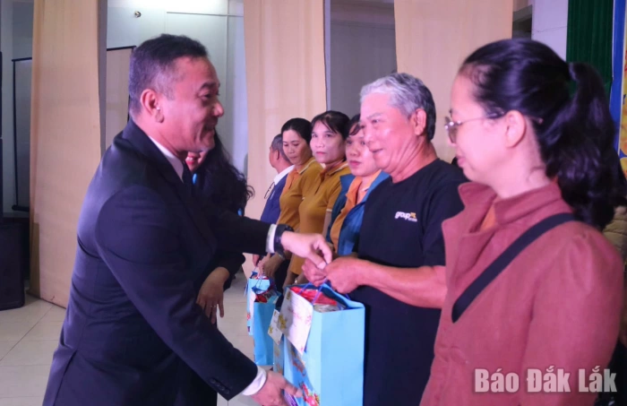 Ấm áp “Tết sum vầy - Xuân ơn Đảng”