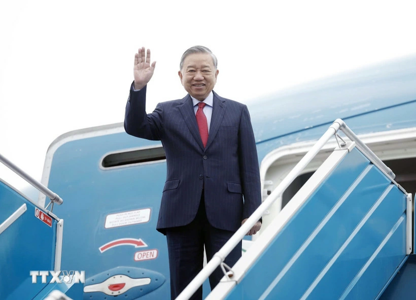 Tổng Bí thư Tô Lâm rời Hà Nội, lên đường tham dự cuộc họp khai mạc Hội đồng Hòa bình về Gaza. Ảnh: TTXVN