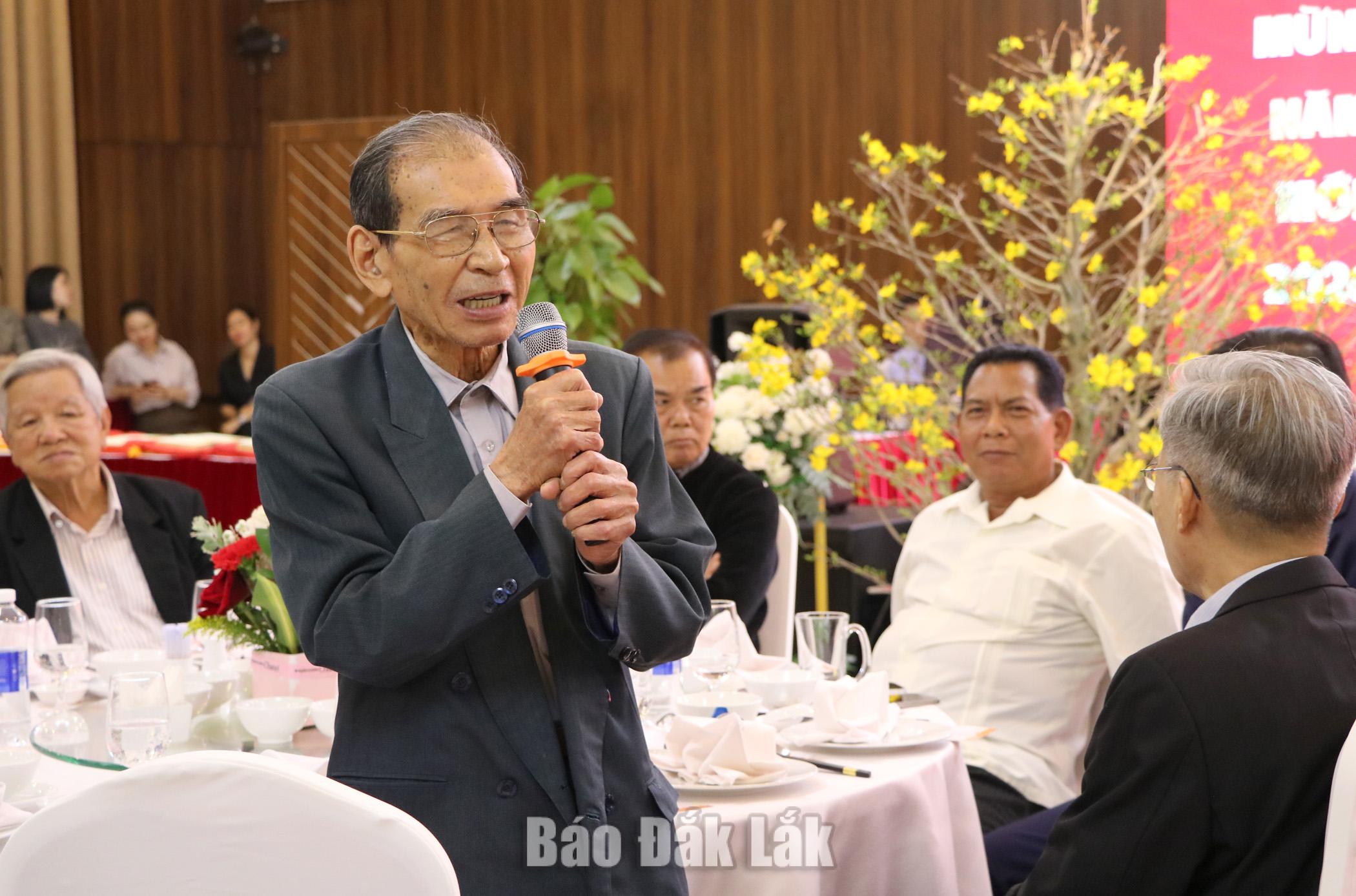 phát biểu bày tỏ sự tin tưởng vào Ban Chấp hành Đảng bộ tỉnh, Ban Thường vụ Tỉnh ủy sẽ có những quyết sách đưa tỉnh Đắk Lắk phát triển đột phá trong thời gian tới.