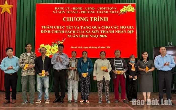 Đoàn công tác xã Sơn Thành đến thăm và chúc tết đơn vị kết nghĩa phường Thành Nhất