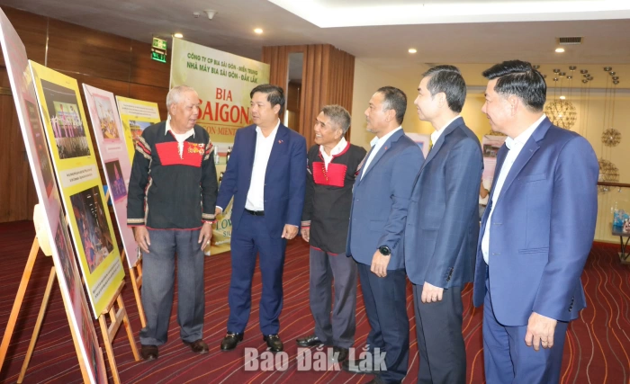 Ban Thường vụ Tỉnh ủy gặp mặt, chúc Tết đại biểu báo chí, văn nghệ sĩ, trí thức Đắk Lắk