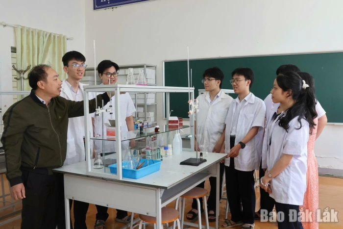 Khơi thông nguồn lực 
cho giáo dục