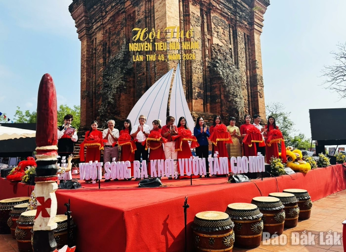 Khai mạc Hội thơ Nguyên tiêu Núi Nhạn lần thứ 46