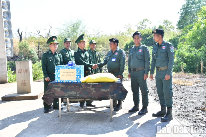 Đồn Biên phòng Yok Đôn thăm, chúc Tết Chol Chnam Thmay lực lượng bảo vệ biên giới Campuchia