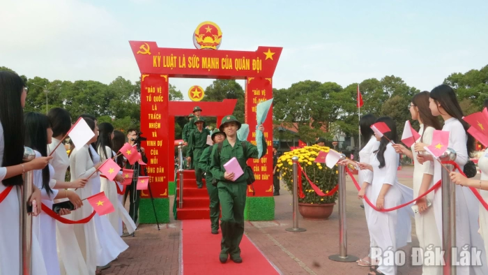 394 thanh niên lên đường nhập ngũ tại điểm giao nhận quân số 3