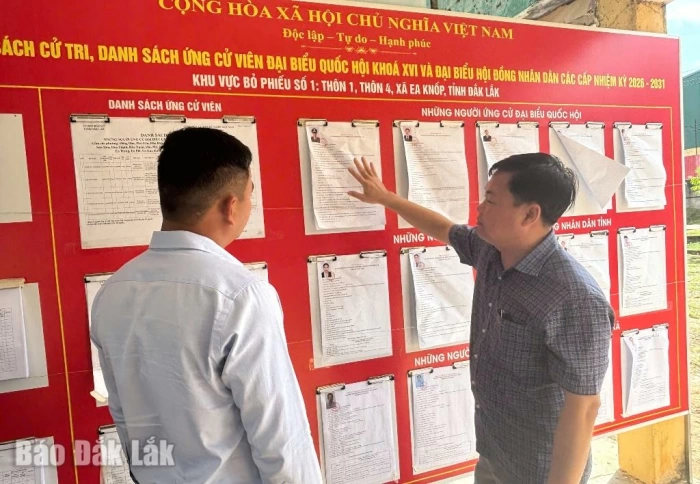 Phó Chủ tịch HĐND tỉnh Đỗ Thái Phong kiểm tra công tác chuẩn bị bầu cử tại xã Ea Knốp