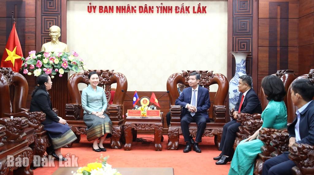 Các đại biểu tham dự buổi chào xã giao Tổng Lãnh sự quán Nước Cộng hòa Dân chủ Nhân dân lạo tại TP. Đả Nẵng.