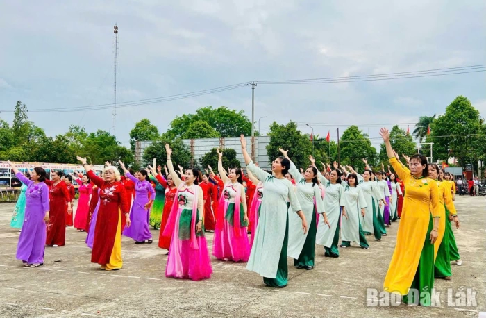 Phụ nữ xã Ea Wer đa dạng hoạt động chào mừng Ngày Quốc tế Phụ nữ 8/3