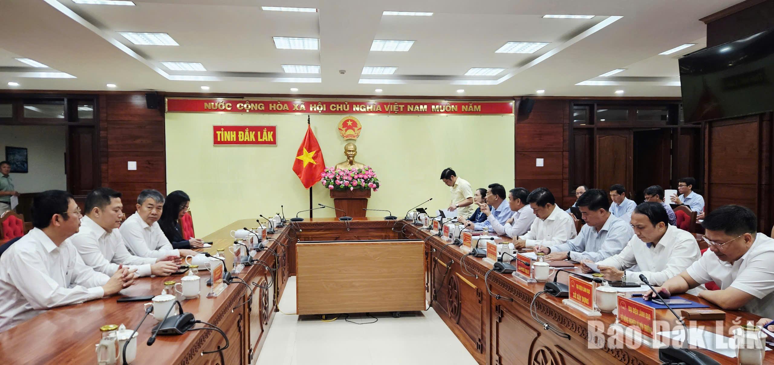 Các đại biểu tham dự buổi làm việc.