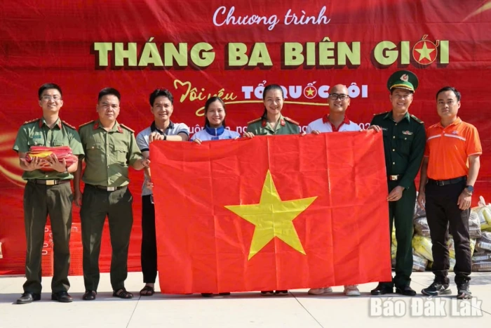Tổ chức Chương trình Tháng Ba biên giới tại xã Buôn Đôn