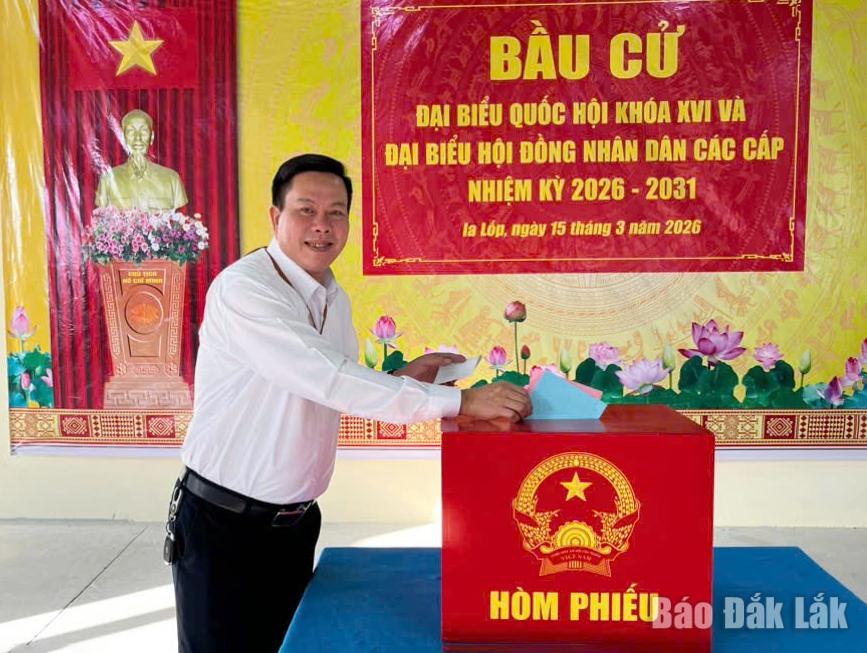 Những lá phiếu hôm nay chính là sự gửi gắm niềm tin vào một nhiệm kỳ mới với nhiều đổi thay tích cực, góp phần xây dựng quê hương ngày càng giàu đẹp, phát triển. Ảnh: Nam Khánh