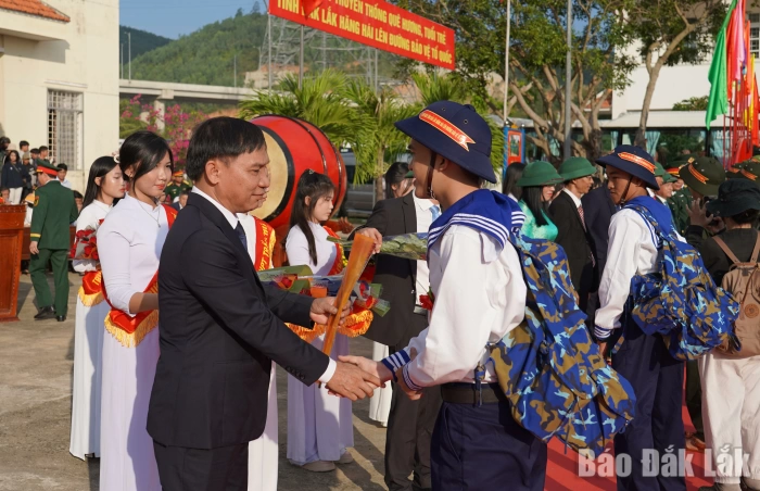 340 thanh niên lên đường nhập ngũ tại điểm giao quân số 1, Ban Chỉ huy Phòng thủ khu vực 1 - Sông Cầu