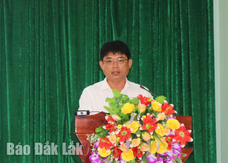 Ông Huỳnh Gia Hoàng, Phó Giám đốc Sở Tài chính trình bày chương trình hành động tại hội nghị.