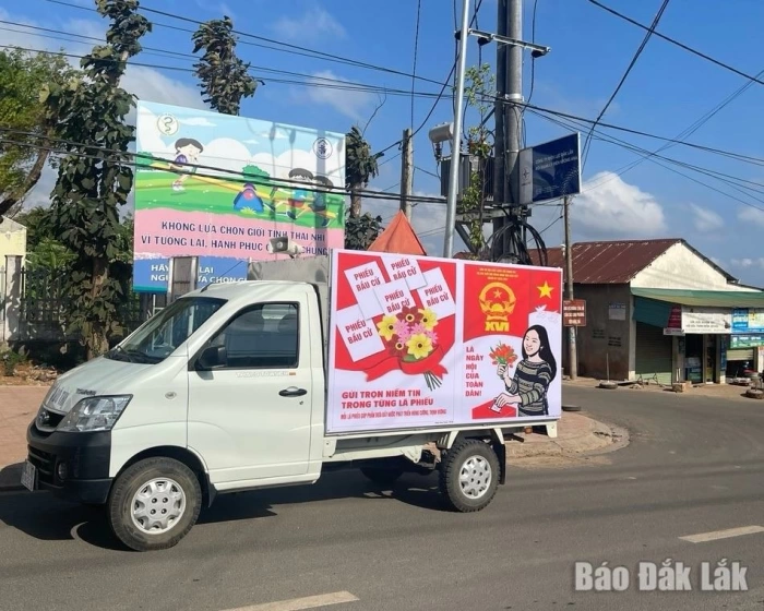 Xã Krông Ana đẩy mạnh tuyên truyền lưu động hướng tới ngày bầu cử