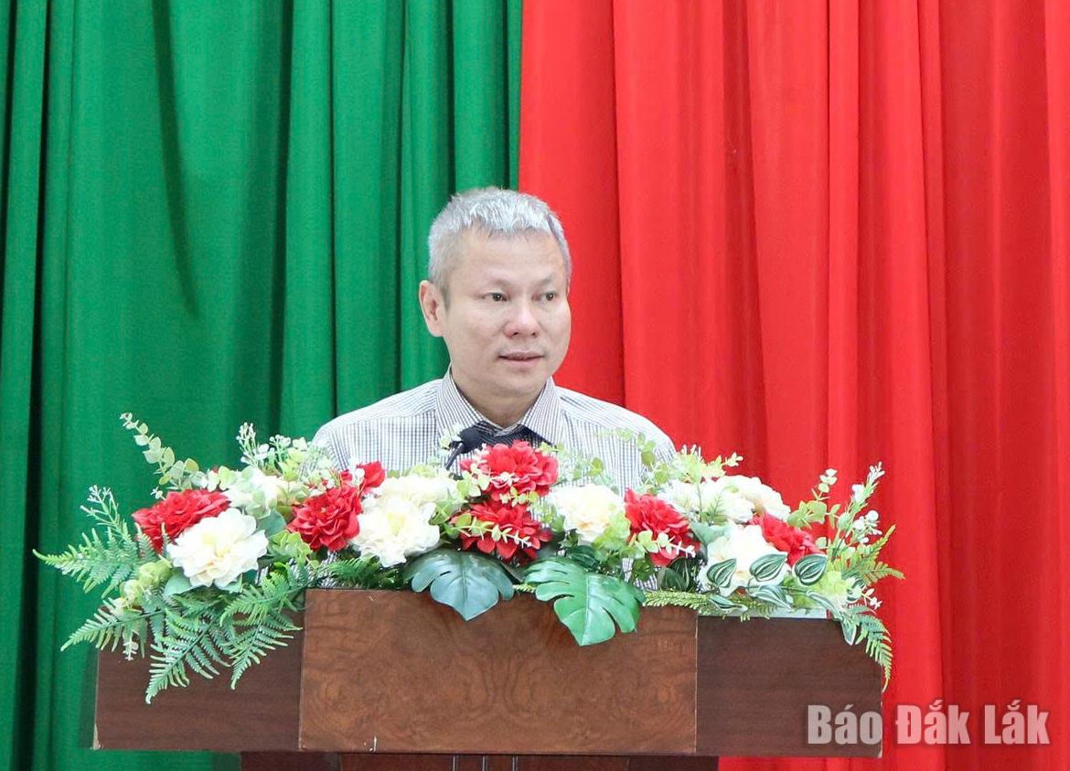 Ủy viên Ban Thường vụ Đảng ủy, Trưởng Ban Xây dựng Đảng phường Buôn Ma Thuột Nguyễn Trinh Đạt phát biểu khai mạc lớp bồi dưỡng.