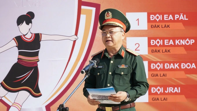 Thiếu tướng Hoàng Văn Sỹ, Tư lệnh Binh đoàn 15, phát biểu tại Lễ khai mạc. Ảnh: Báo ảnh Dân tộc và Miền núi