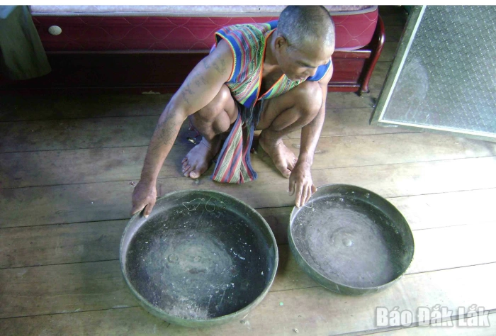 Chiêng tha - Báu vật của người Brâu Chiêng tha - Báu vật của người Brâu