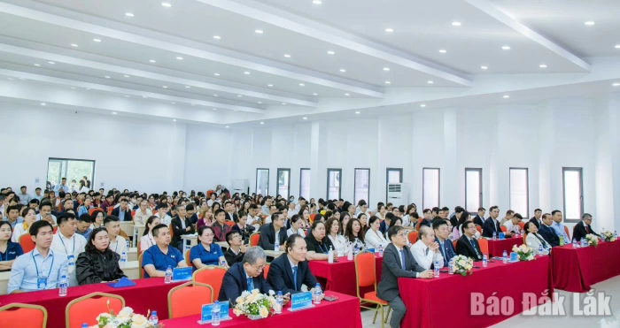 Hơn 900 đại biểu tham dự Hội nghị Khoa học thường niên lần thứ IV, Bệnh viện Đại học Y Dược Buôn Ma Thuột