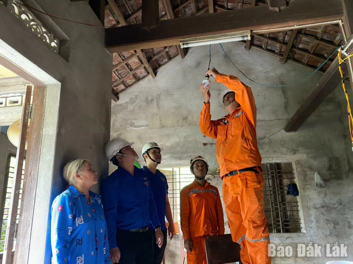 Tiết kiệm điện từ mỗi gia đình - Hành động nhỏ, hiệu quả lớn Tiết kiệm điện từ mỗi gia đình - Hành động nhỏ, hiệu quả lớn