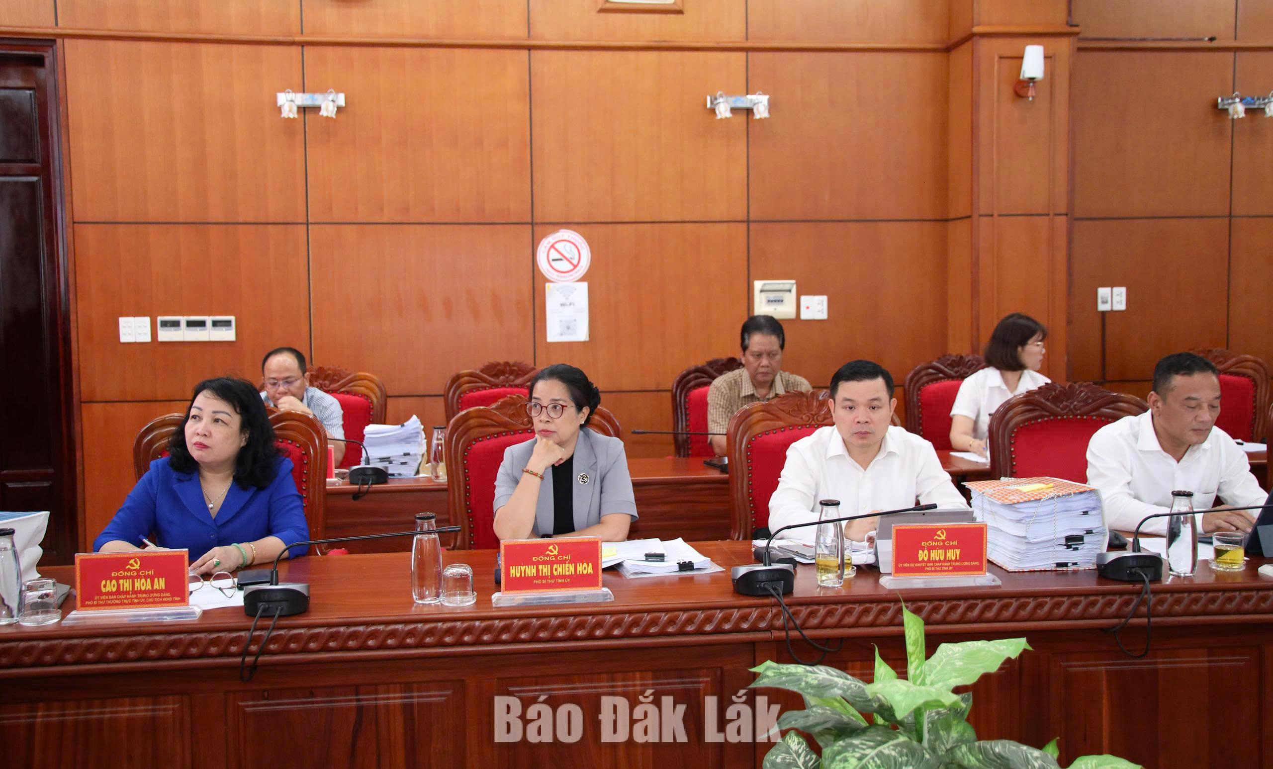Các đồng chí trong Thường trực Tỉnh ủy. 