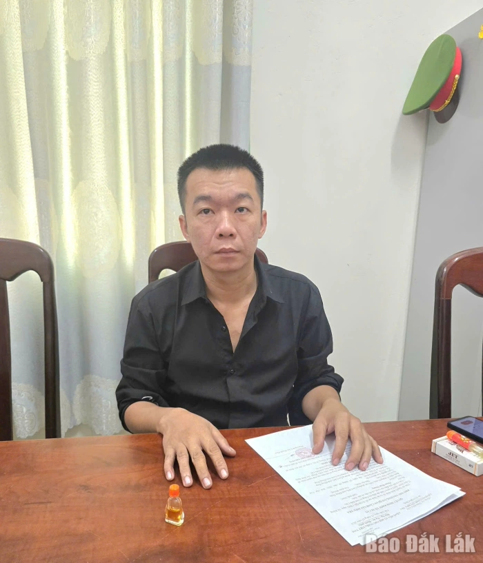 Thêm một đối tượng trong vụ dàn cảnh mua bán đá thiên thạch ra đầu thú