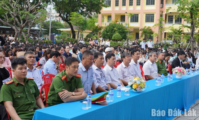 Hơn 1.600 học sinh thực hành kỹ năng phòng cháy, chữa cháy