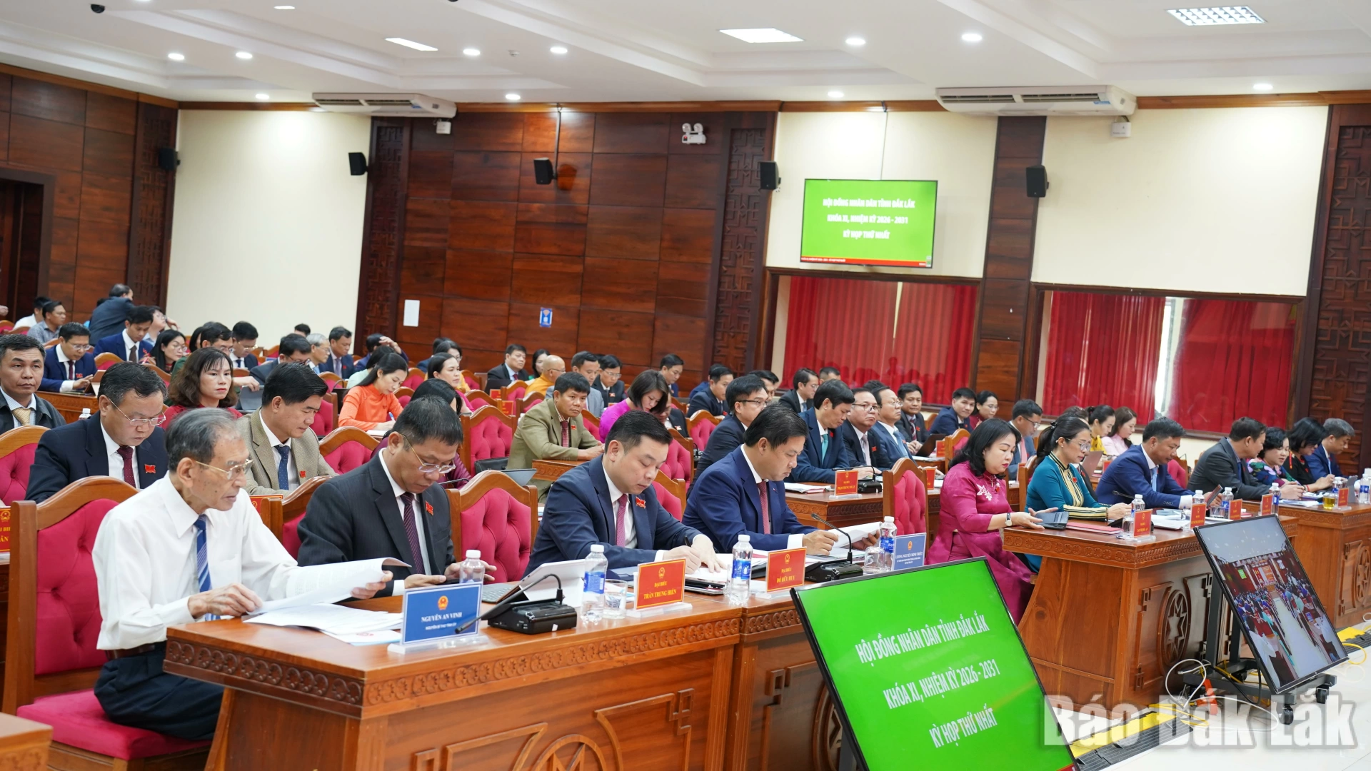 Đại biểu tham dự kỳ họp. Ảnh: Vạn Tiếp