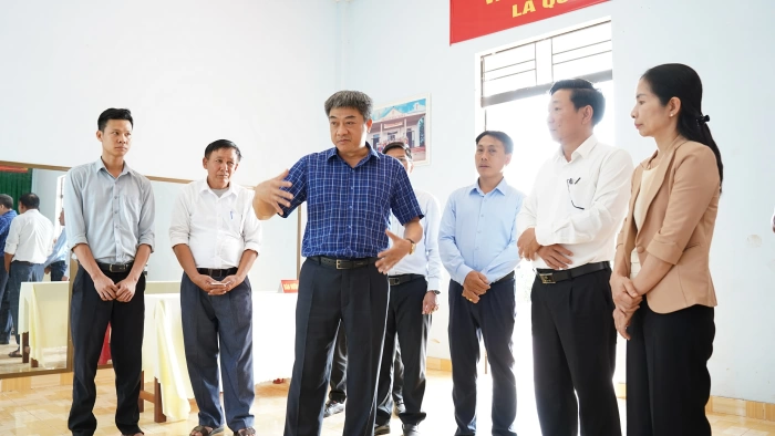 Phó Chủ tịch Thường trực HĐND tỉnh Từ Thái Giang kiểm tra công tác chuẩn bị bầu cử tại các địa phương