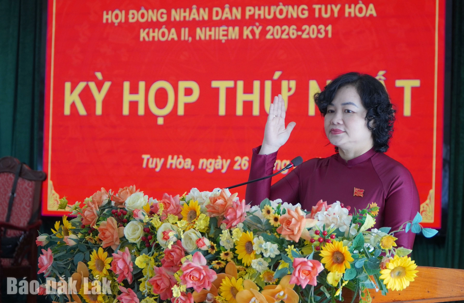 Bà Đào Bảo Minh,Ủy viên Ban Thường vụ Tỉnh ủy, Bí thư Đảng ủy, Chủ tịch HĐND phường Tuy Hòa khóa II, nhiệm kỳ 2026-2031 phát biểu nhận nhiệm vụ.