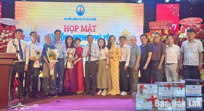 Thắt chặt nghĩa tình, tích cực góp phần xây dựng quê hương, đất nước