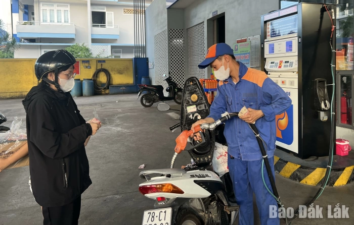 Giá xăng, dầu: Vừa bình ổn vừa điều chỉnh linh hoạt