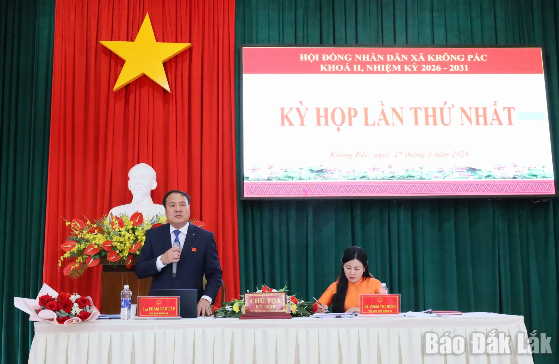 Ông Phạm Văn Lập, Bí thư Đảng ủy, Chủ tịch HĐND xã điều hành kỳ họp.