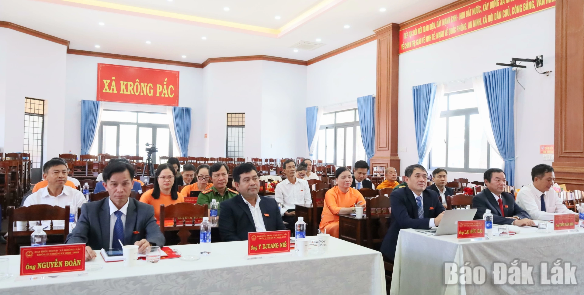 Các đại biểu tham dự Kỳ họp thứ Nhất.