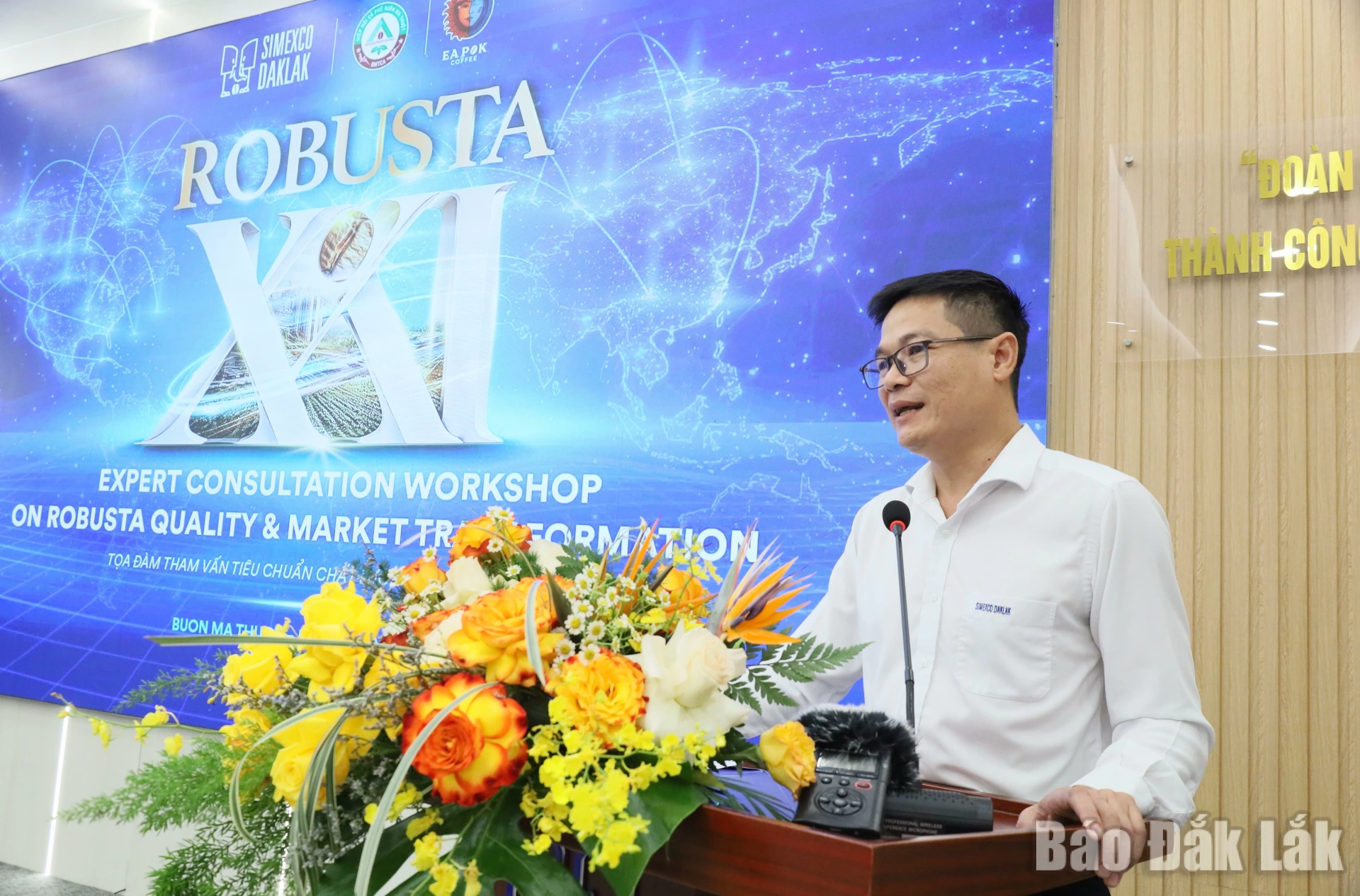 Ông Lê Đức Huy, Chủ tịch Hội đồng thành viên Simexco Daklak phát biểu khai mạc tọa đàm.