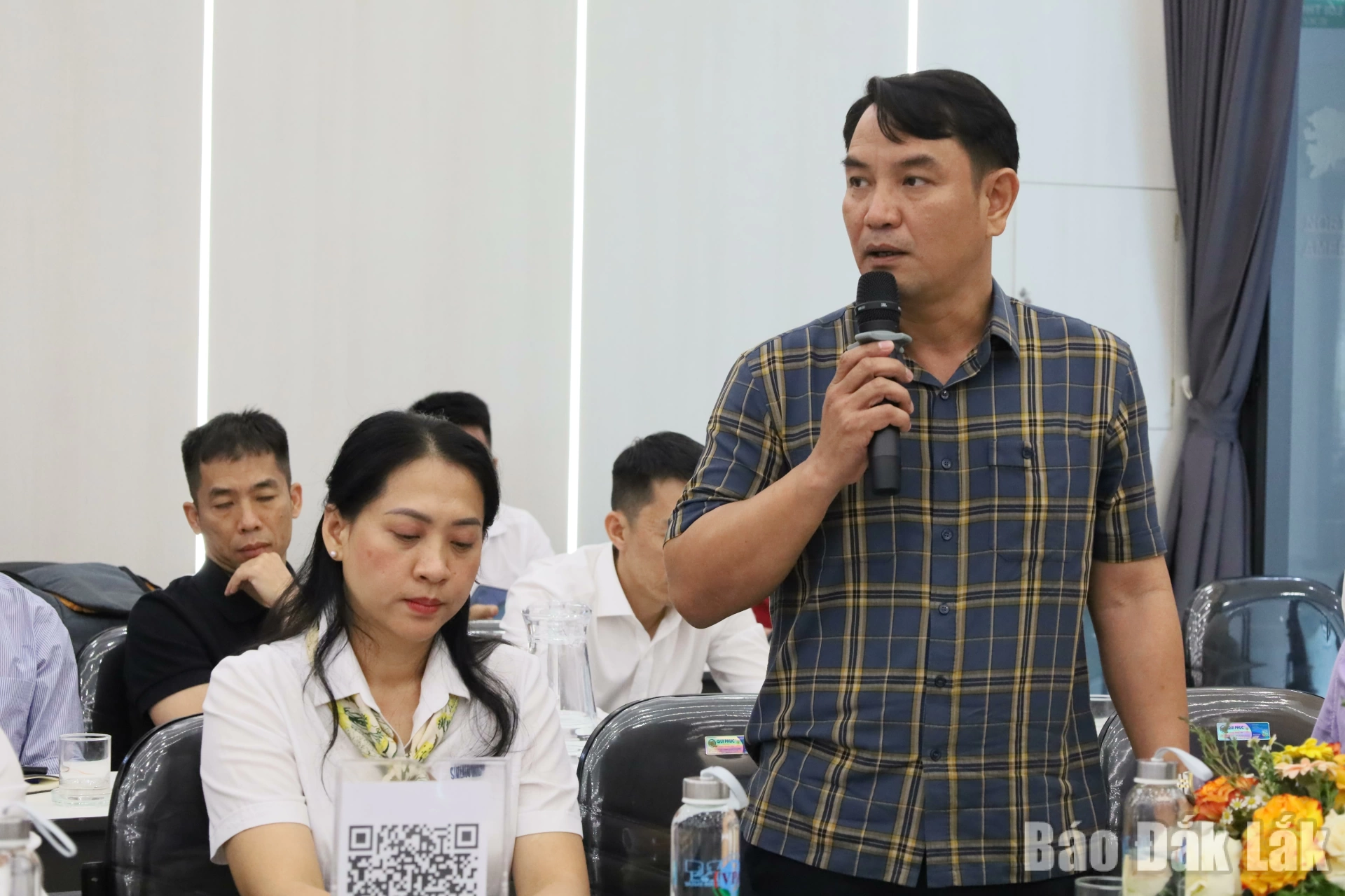 Đại diện đơn vị sản xuất phát biểu ý kiến.